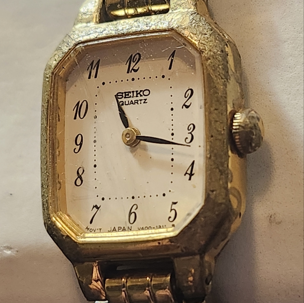 Vintage 80s or 90s Seiko Tank Watch V400-5608 - Picture 4 of 8